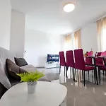 In Near Paklenica Park Apartman Seline