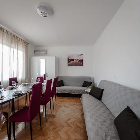 Apartment Zora In Seline, Near The Pebble *