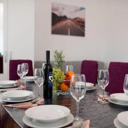 Apartment Zora In Seline, Near The Pebble