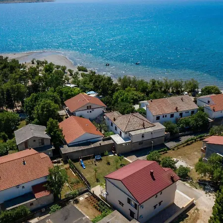 Apartment Zora In Seline, Near The Pebble