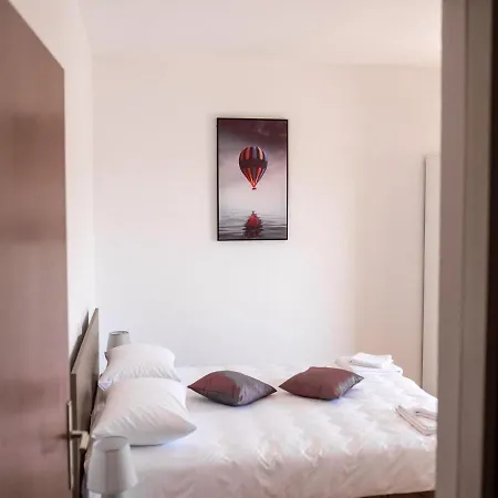 Apartment Zora In Seline, Near The Pebble