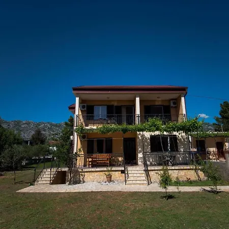 Apartment Zora In Seline, Near The Pebble *