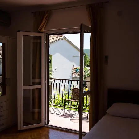 Apartment Zora In Seline, Near The Pebble *