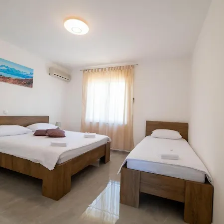 Apartment Zora In Seline, Near The Pebble *