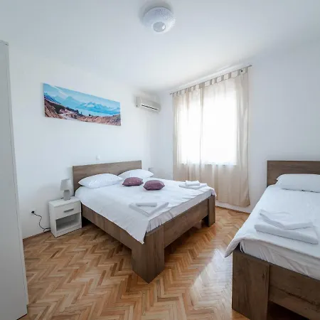 Apartment Zora In Seline, Near The Pebble