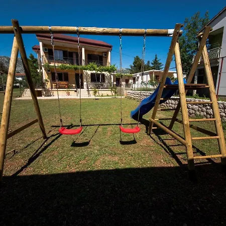 Apartment Zora In Seline, Near The Pebble