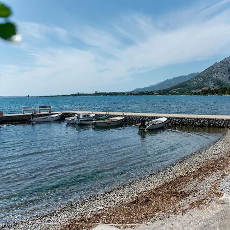 Apartment Zora In Seline, Near The Pebble